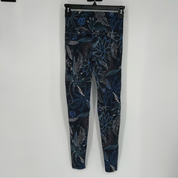 Maaji Activewear High Rise Palms Depth Leggings: Tropical‎ Blue Palm Leaf Print - Picture 7 of 12